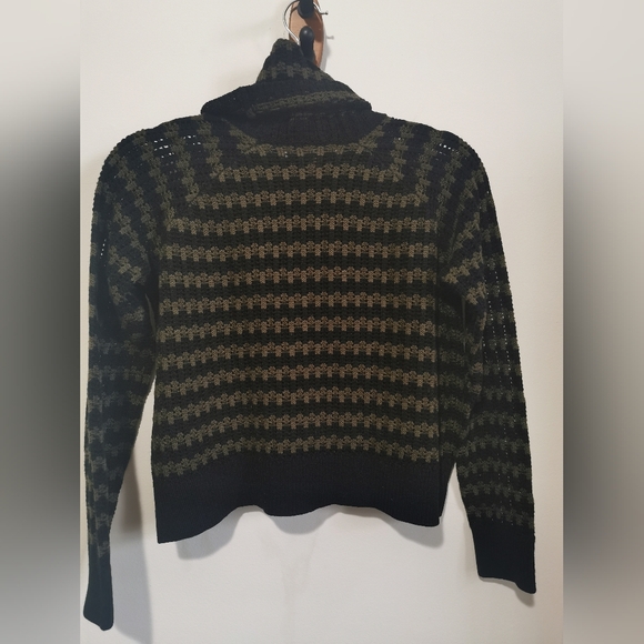 John + Jenn Black and Olive Green Turtleneck - Picture 2 of 6